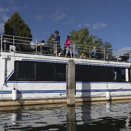 Bluebird House-Boat Hotel อีสต์โมลเซย์ ภายนอก รูปภาพ